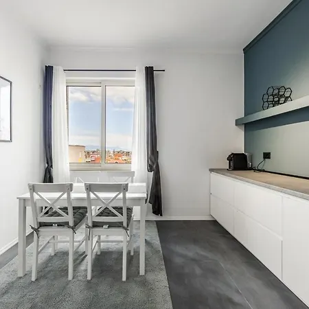 Modern With Scenic Views & Earthy Vibes By Pikhost *