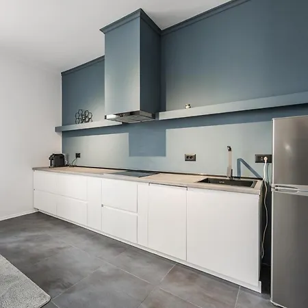 Modern With Scenic Views & Earthy Vibes By Pikhost Apartment