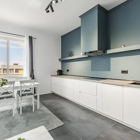 Modern With Scenic Views & Earthy Vibes By Pikhost 아파트 Shkodër