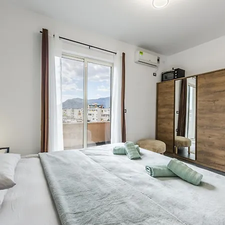 아파트 Modern With Scenic Views & Earthy Vibes By Pikhost Shkodër