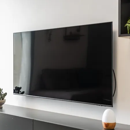 Modern With Scenic Views & Earthy Vibes By Pikhost *