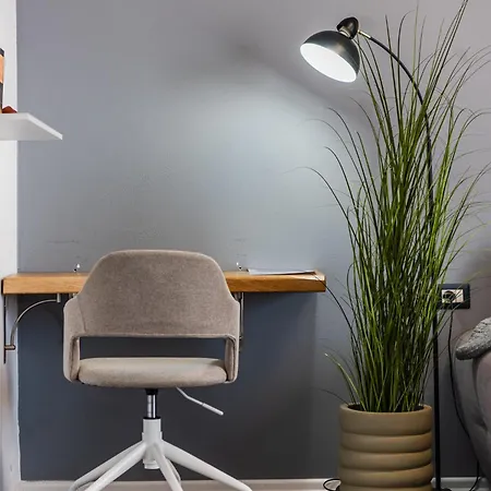 Modern With Scenic Views & Earthy Vibes By Pikhost 아파트 *