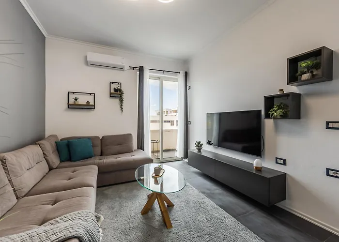 公寓 Modern With Scenic Views & Earthy Vibes By Pikhost Shkodër