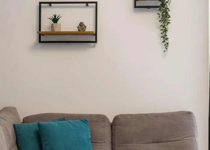 Modern With Scenic Views & Earthy Vibes By Pikhost