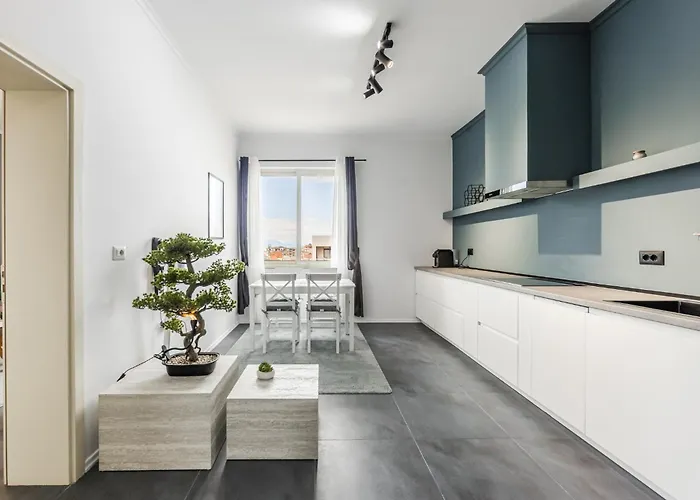 Modern With Scenic Views & Earthy Vibes By Pikhost *