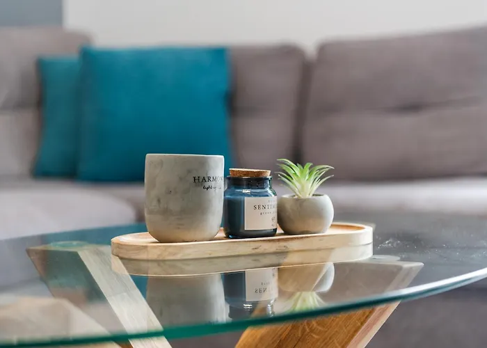 Modern With Scenic Views & Earthy Vibes By Pikhost 公寓 Shkodër