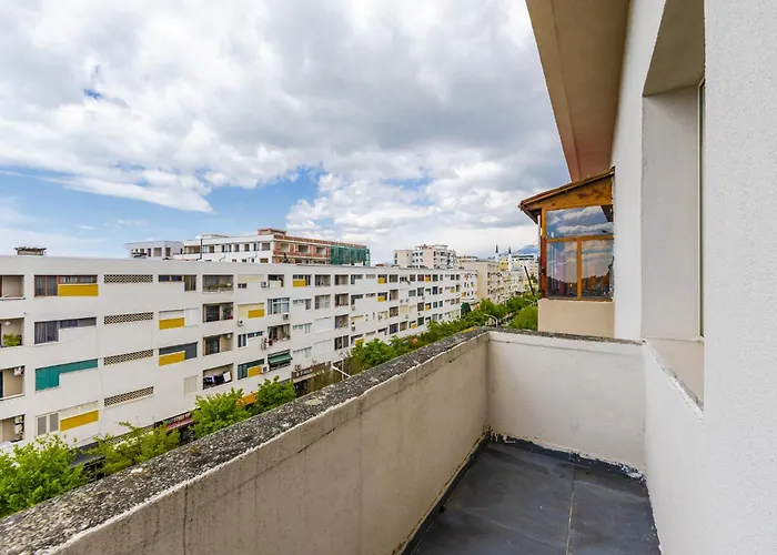 Modern With Scenic Views & Earthy Vibes By Pikhost 公寓 Shkodër