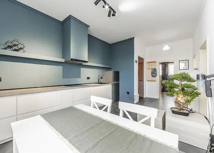 Appartement Modern With Scenic Views & Earthy Vibes By Pikhost Shkodër