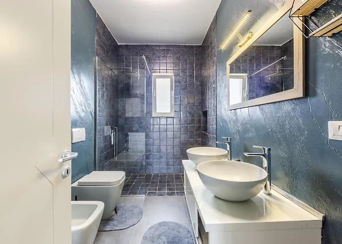 Modern With Scenic Views & Earthy Vibes By Pikhost 公寓