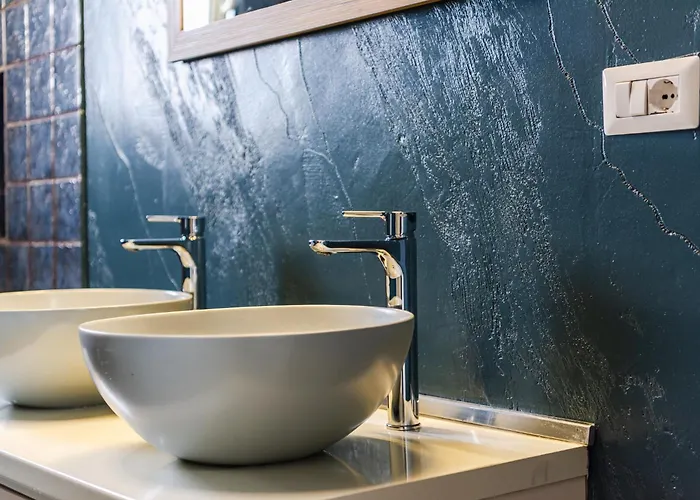 Modern With Scenic Views & Earthy Vibes By Pikhost 公寓 Shkodër