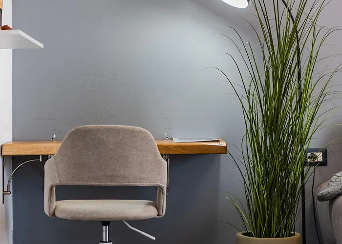 Modern With Scenic Views & Earthy Vibes By Pikhost 公寓 *