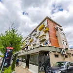 Modern With Scenic Views & Earthy Vibes By Pikhost *