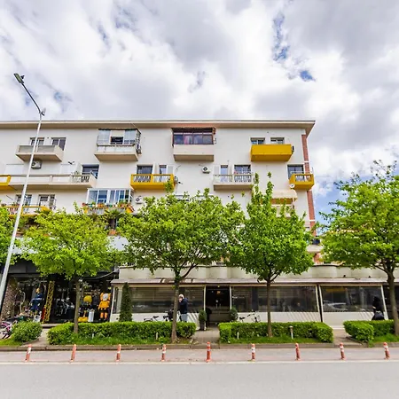 Appartement Modern With Scenic Views & Earthy Vibes By Pikhost Shkodër